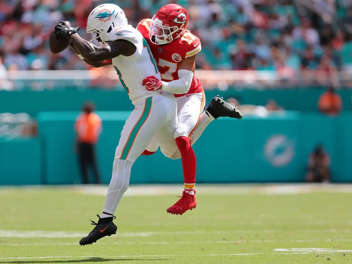 Chris Bell of the Miami Dolphins making a contested catch
